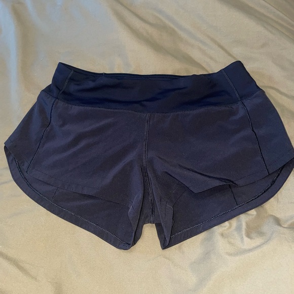 Lulu lemon shorts sz 4 - Picture 4 of 6